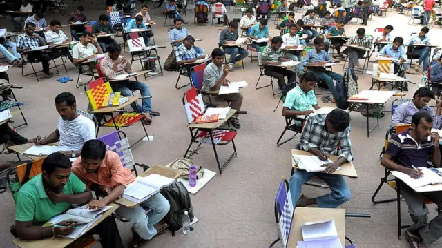 छात्र-छात्राएं