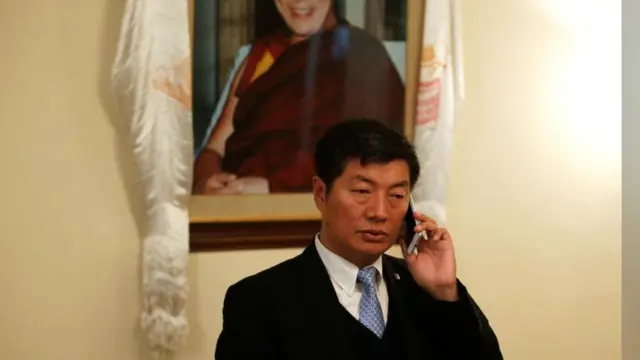 तिब्बतियों के निर्वासित राजनीतिक नेता डॉक्टर लोबसांग सांगेय