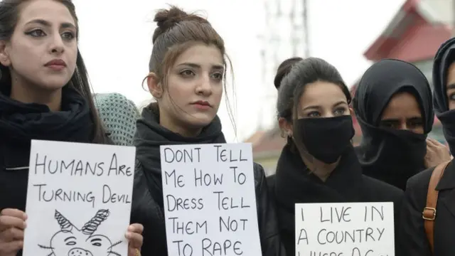 કાશ્મીરી વિદ્યાર્થિનીઓ દ્વારા વિરોધ પ્રદર્શનો