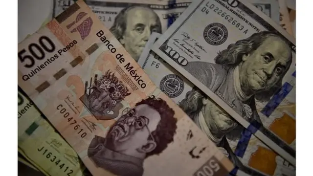 Pesos y dólares