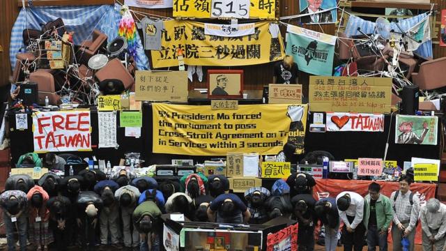 Rita說，2014年發生的"太陽花反服貿運動"，刺激他們開始思考政治以及台灣與中國大陸的關係