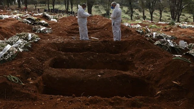 Cemitérioroleta brasileira betanoSP com valas abertas