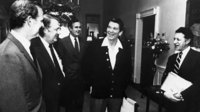 ஜார்ஜ் ஹெச்டபிள்யூ புஷின் வாழ்க்கை புகைப்படங்களில்...