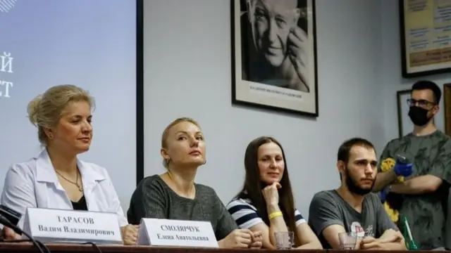 أعلن علماء روس، في يوليو/تموز، أن التجارب المبكرة للقاح طوره معهد "عماليا" قد اكتملت