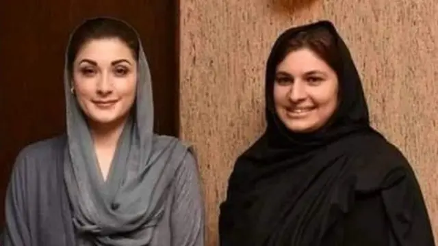 این اے 75 کے ضمنی انتخاب میں مسلم لیگ نواز کی امیدوار نوشین افتخار (دائیں جانب)