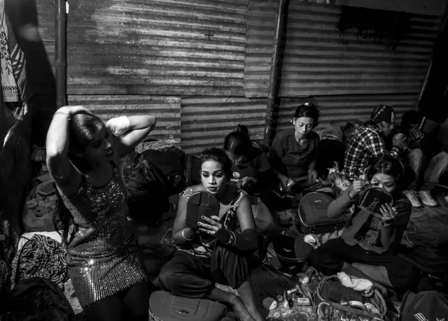 Nautanki artists getting ready