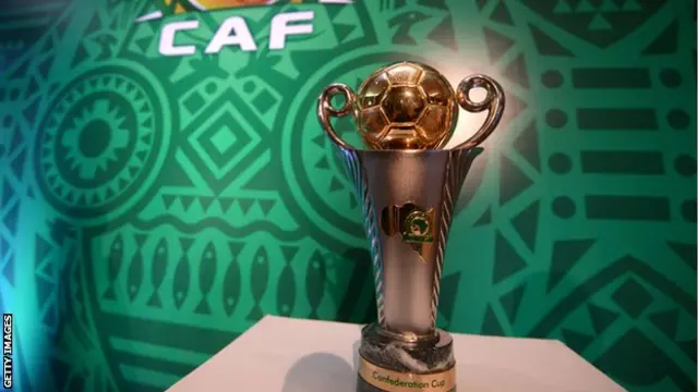 Le trophée de la Coupe de la Confédération