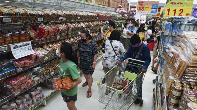 โดยภาพรวมของธุรกิจเกี่ยวกับค้าปลีกและท่องเที่ยว ได้รับผลกระทบจากเศรษฐกิจชะลอตัว ในขณะที่วิกฤตโควิด-19 ที่กำลังเกิดขึ้นกลายเป็นความเสี่ยงต่อเศรษฐกิจไทยในปีนี้