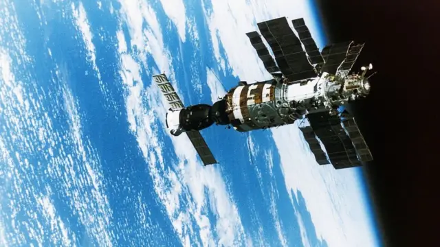 सैटेलाइट