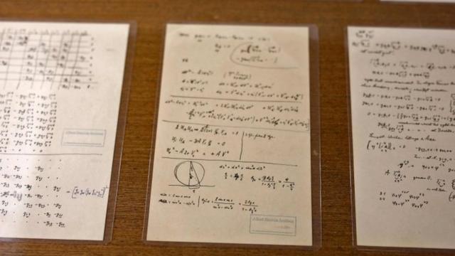 在一份手稿中，爱因斯坦承认在努力了50年后，他依然不理解光的量子特性。