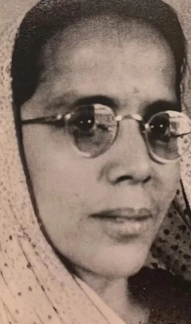 ஜெயபிரகாஷ் நாராயணின் மனைவி பிரபாவதி