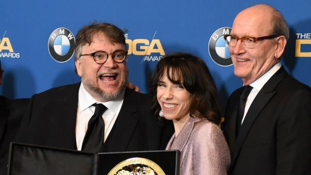 Guillermo del Toro, Sally Hawkins (centro) e Richard Jenkins (à direita)