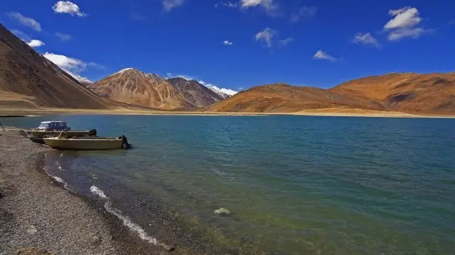 पैंगोंग झील
