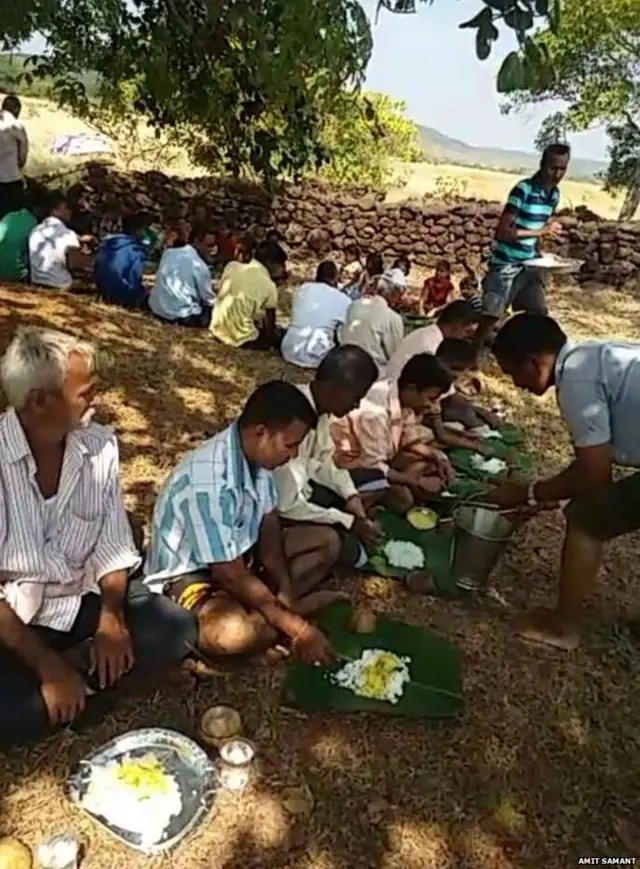 घुमडे गावातील एका शिळावर्तुळाला स्थानिक ग्रामस्थ गवळदेव म्हणून पुजतात.