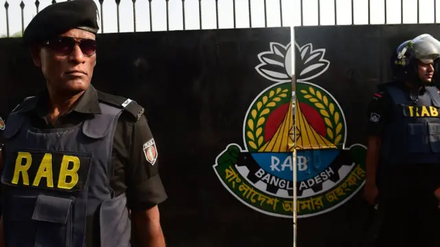 পুলিশ বা র‍্যাবের পক্ষ থেকে সন্দেহভাজন ধরে মিডিয়ার সামনে হাজির করার বহু ঘটনা রয়েছে