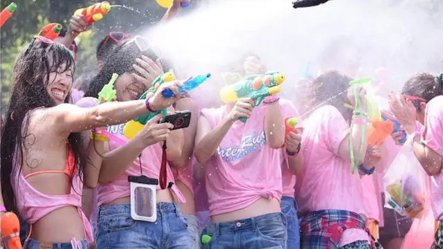 водяні пістолети