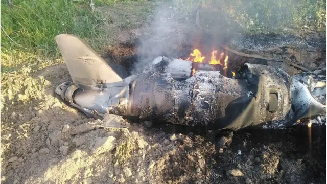 Уламки російської ракети, збитої силами ППО під час обстрілу Києва