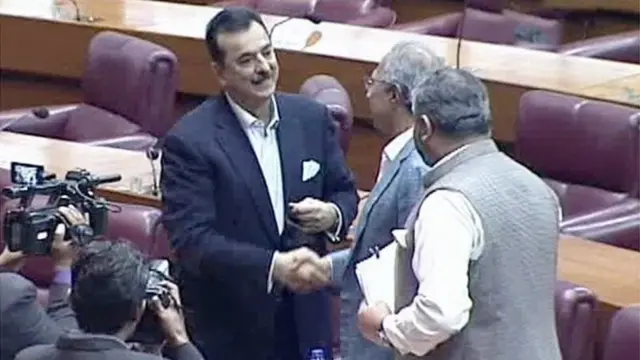 یوسف رضا گیلانی، حفیظ شیخ