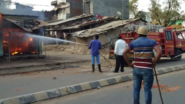 આગચંપીની તસવીર