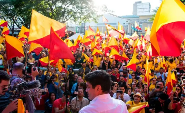 Carlos Alvarado, el candidato del oficialista Partido Acción Ciudadana (PAC), frente a sus simpatizantes en San José, Costa Rica, el 28 de enero de 2018.