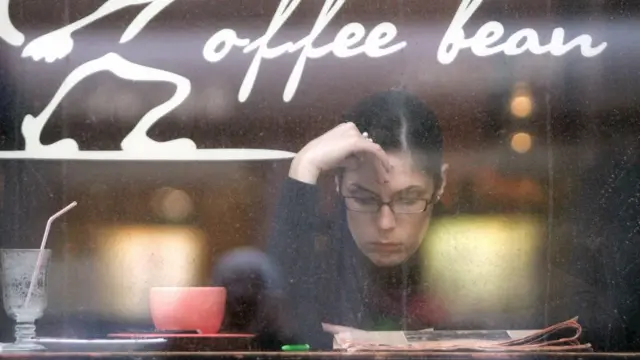 Девушка в кафе