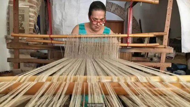 चियारा वीगो रेशम तैयार करने वाली और उससे कपड़े बुननी वाली आखिरी महिला मानी जाती हैं.