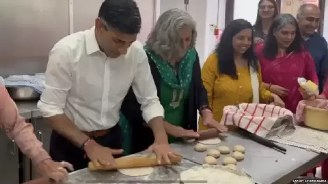 সাউদাম্পটন বৈদিক সোসাইটি মন্দিরে রুটি বানাচ্ছেন ঋষি সুনাক