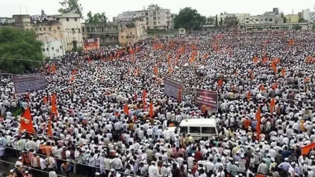 प्रदर्शन करते मराठा