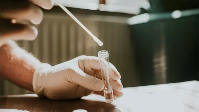 કોરોના ટેસ્ટિંગ, ટ્રેકિંગ પર વધુ ભાર આપવો કે નાઇટ કર્ફ્યૂ જેવા પ્રતિબંધો પર?