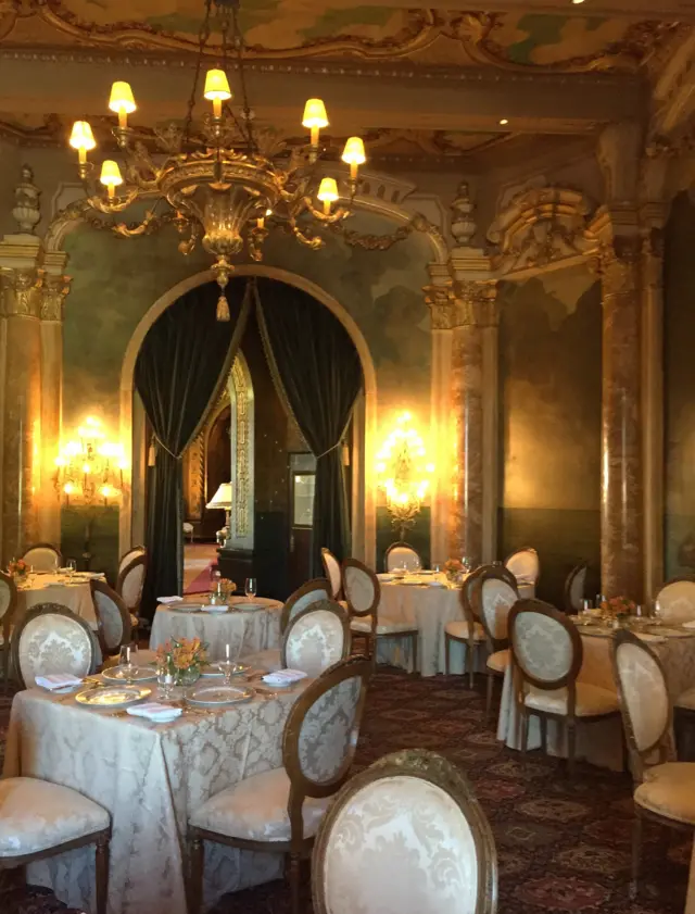 富丽堂皇的餐厅