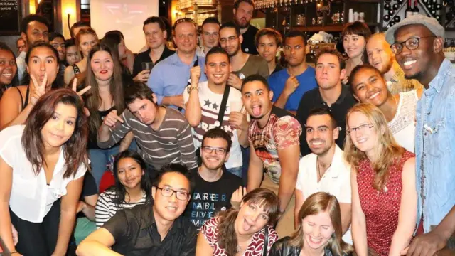 Una reunión del grupo Jóvenes Latinoamericanos en París