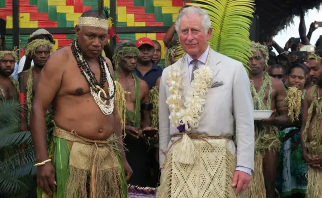 Британский принц Чарльз с вождем Сени Мао Тирсупе
