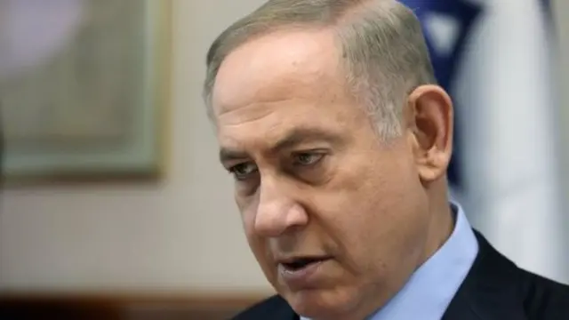 بنیامین نتانیاهو در دو پرونده دیگر تخلف مالی هم مظنون به رشوه‌خواری است؛ اتهاماتی که آنها را رد کرده است