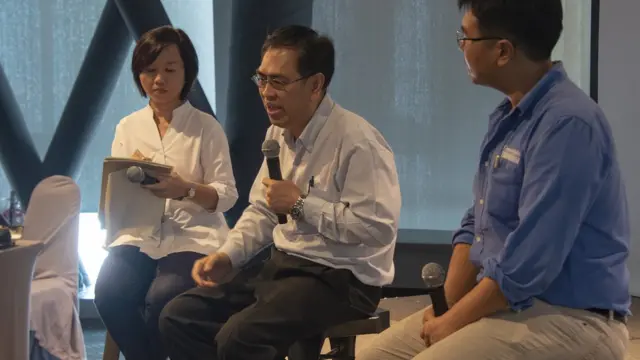 สนธิ คชวัฒน์ (กลาง) ชมรมนักวิชาการสิ่งแวดล้อมไทย