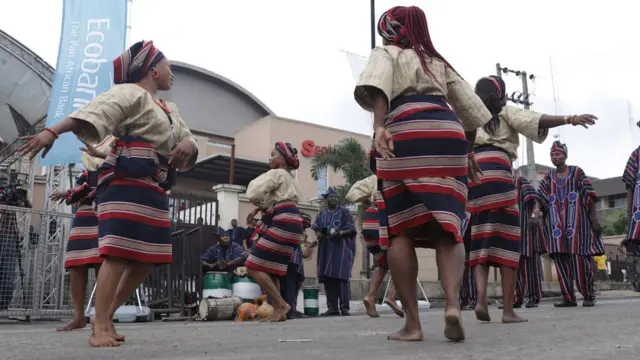 Traditional dancers for front of New Afrika Shrine