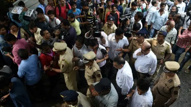 Le drame est survenu à une heure de pointe dans un escalier qui descendait sur un quai de la station Elphinstone.