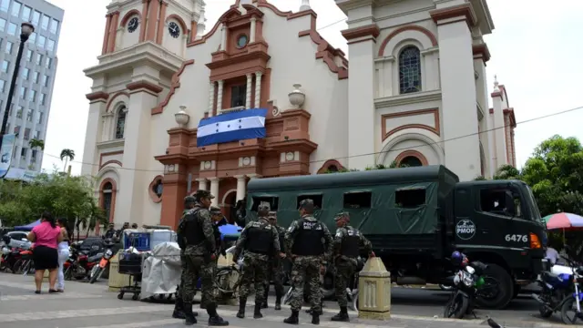 Camión de policía militar en San Pedro Sula.