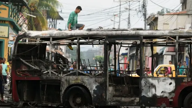 Ônibus queimado