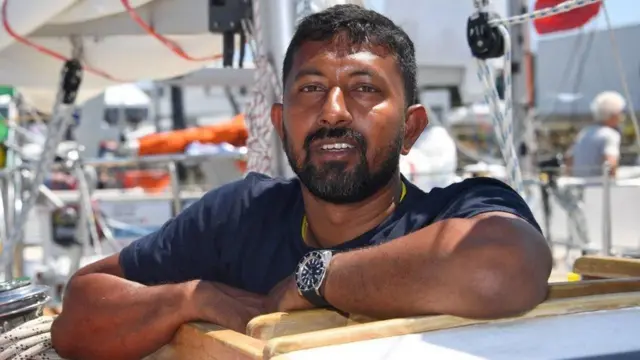 سفينة فرنسية تنقذ بحارا هنديا تقطعت به السبل في المحيط الهندي