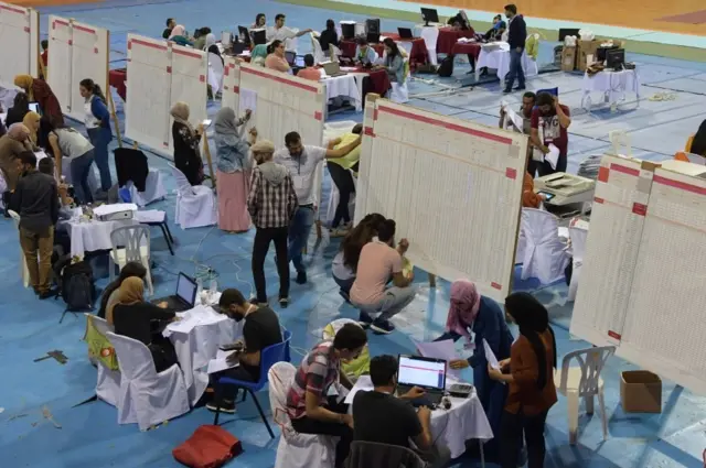 الناخبون التونسيون اختاروا قيس سعيد ونبيل القروي ليصلا إلى الجولة الثانية من الانتخابات الرئاسية