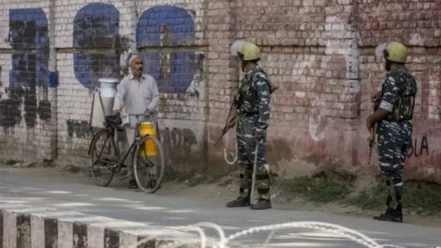 कश्मीर में राजनीतिक शून्यता, क्या कहते हैं लोग और विश्लेषक