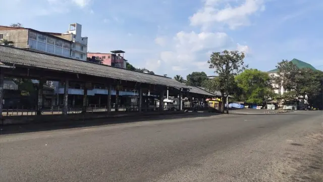 முழுமையாக முடங்கிய தமிழ் மற்றும் முஸ்லிம் கிராமங்கள்