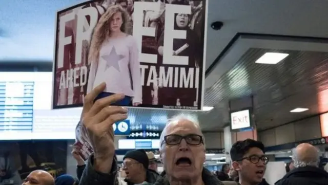 De nombreux Palestiniens réclament la libération d'Ahed Tamimi.