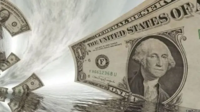 पैसे की सीढ़ी लगाकर कतार पार करते अमीर