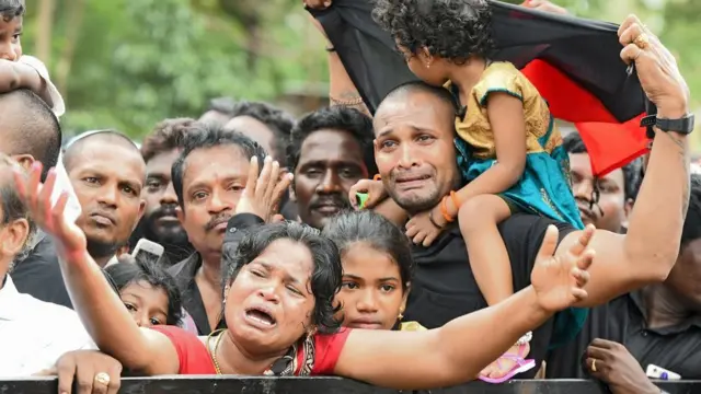 கருணாநிதியின் இறுதி ஊர்வலம் தொடங்கியது