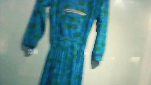 ሓንቲ ጓል ኣነስተይቲ ክትዕመጽ ከላ ተኸዲናቶ ዝነበረት ቀምሽ