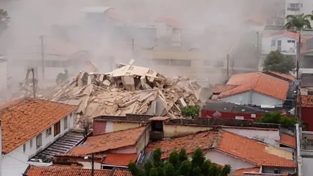 Prédio desabado em Fortaleza