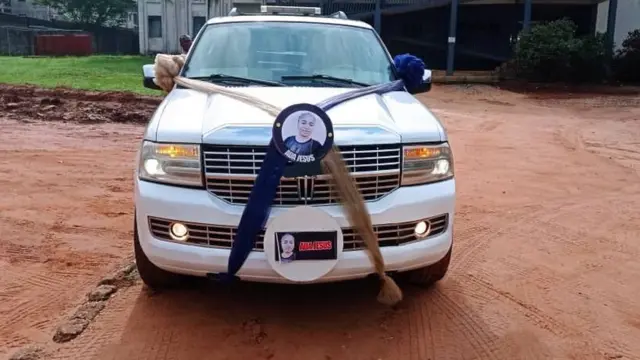 Ụgbọ ozu e jiri buo ahụ Ada Jesus