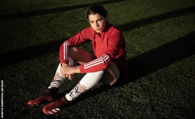 Надежда Карпова на футбольном поле