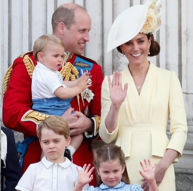 英国剑桥公爵和公爵夫人威廉与凯特和他们的三个孩子